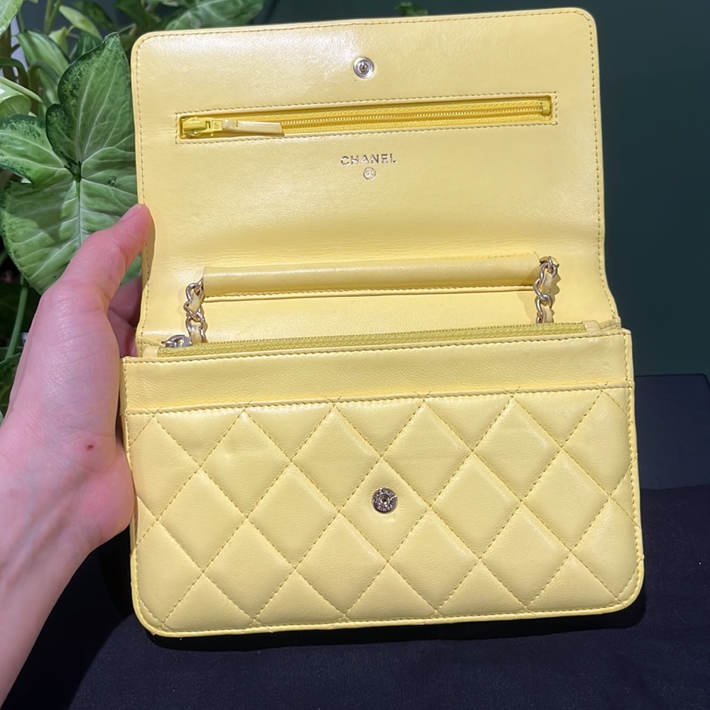 Chanel Lambskin Pastel Yellow Crossbody - Picture 5 of 10